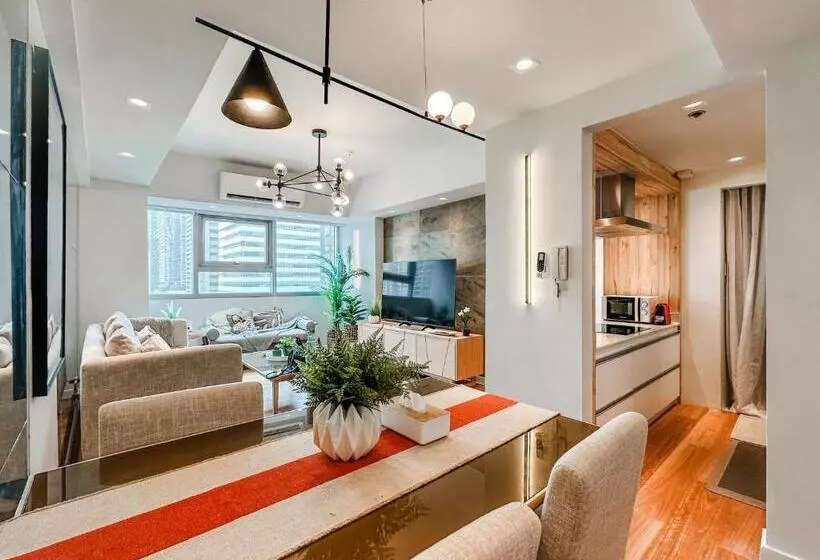 Vibrant Oasis With The Best View + Fast Wifi