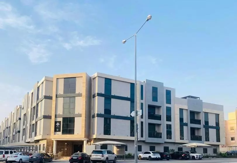 شقة فندقية لاكجري مع بلكونة الملقا