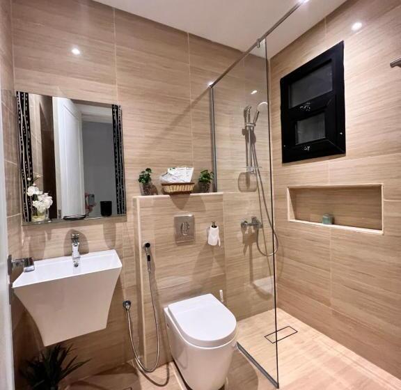 شقة فندقية لاكجري مع بلكونة الملقا