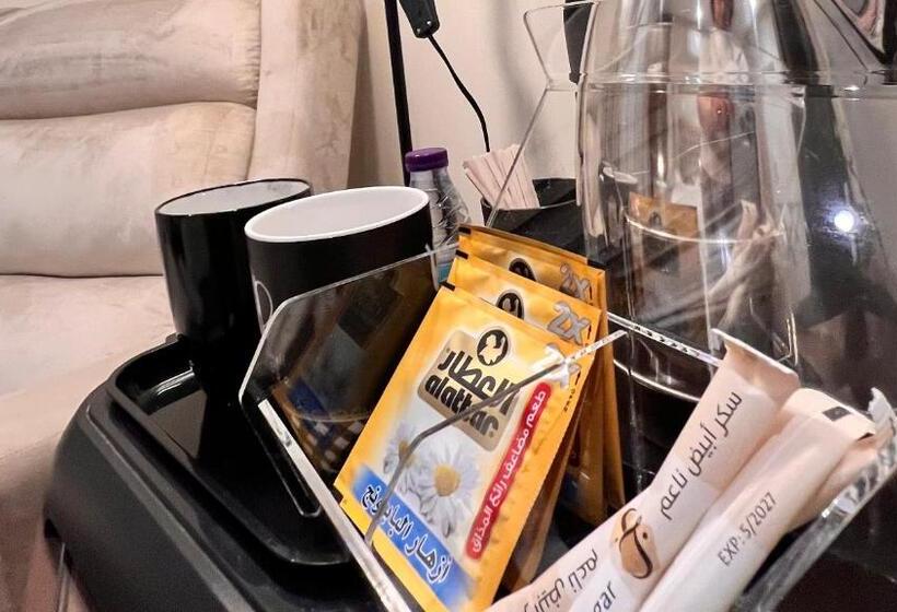 شقة فندقية لاكجري مع بلكونة الملقا