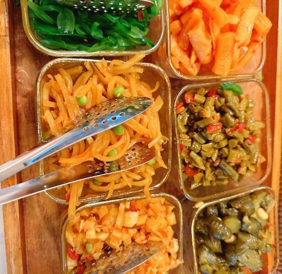 Atour Hotel East Nanjing Road Near The Bund