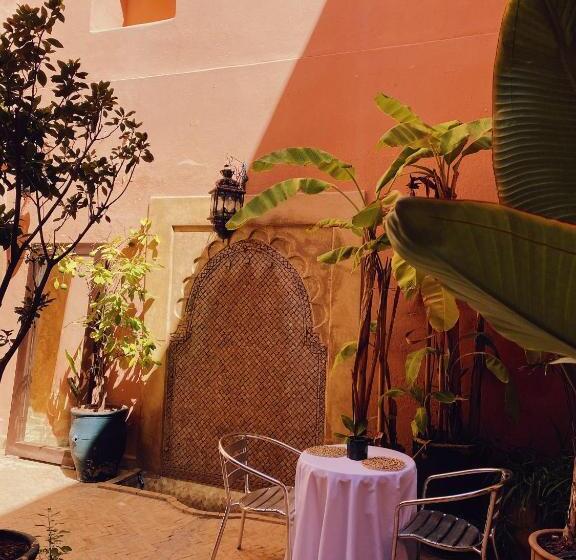 تختخواب و صبحانه Riad Sidi Radoine