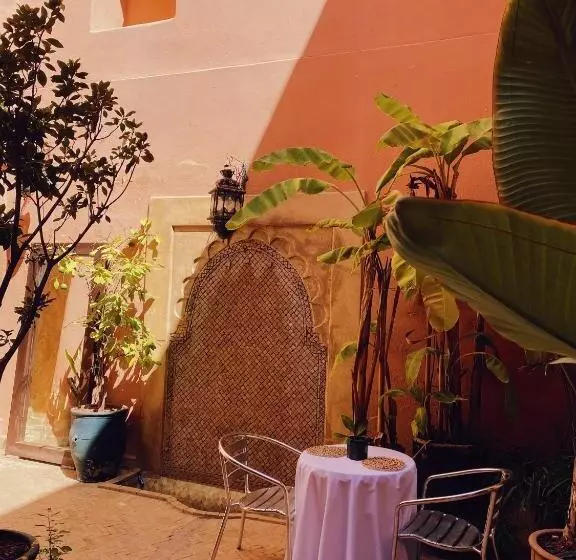 تختخواب و صبحانه Riad Sidi Radoine