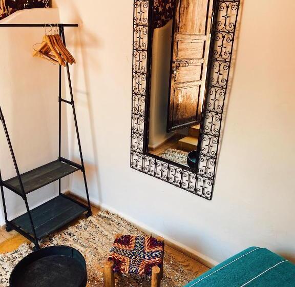 تختخواب و صبحانه Riad Sidi Radoine