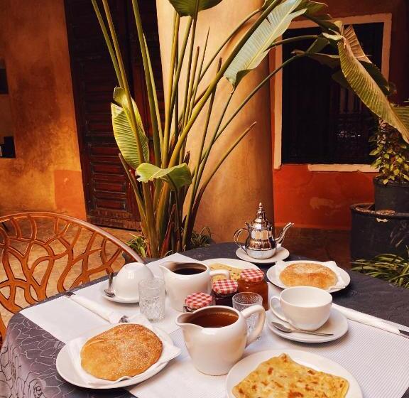 تختخواب و صبحانه Riad Sidi Radoine