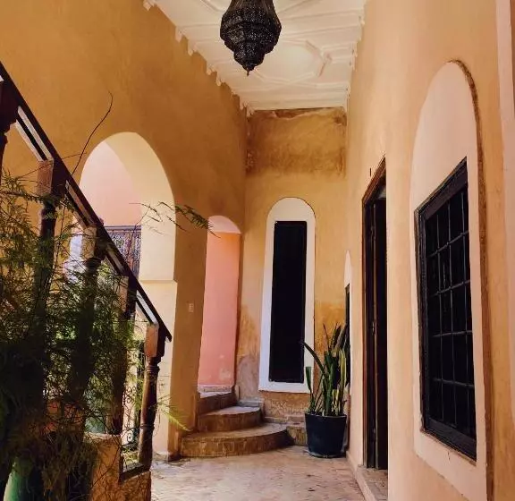 تختخواب و صبحانه Riad Sidi Radoine