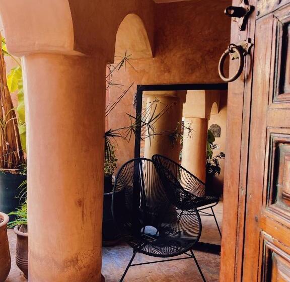 تختخواب و صبحانه Riad Sidi Radoine