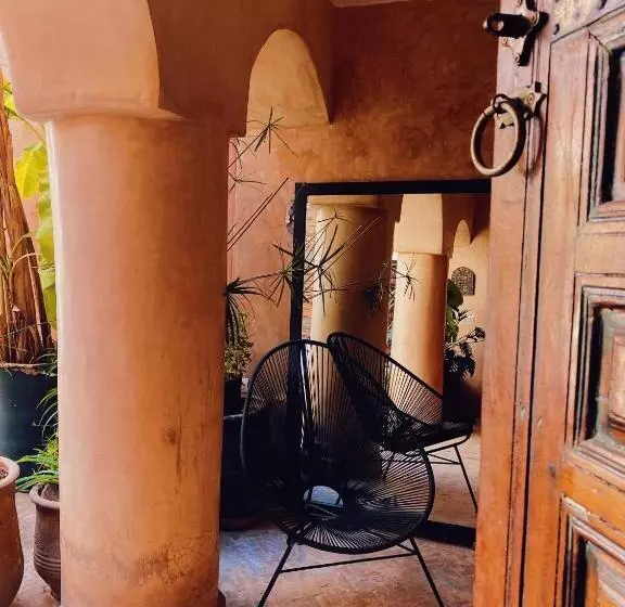 تختخواب و صبحانه Riad Sidi Radoine