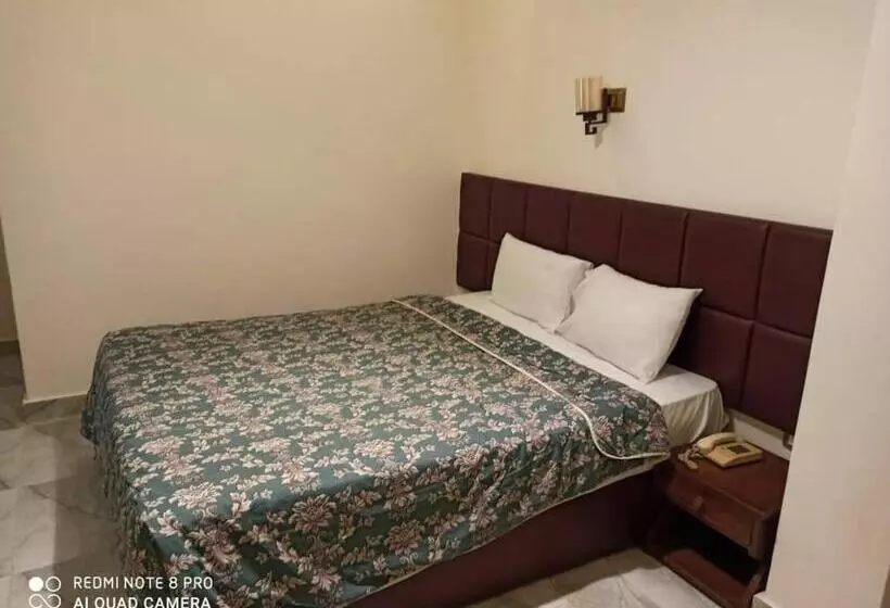 تختخواب و صبحانه Salvatore Room With Breakfast Sea View