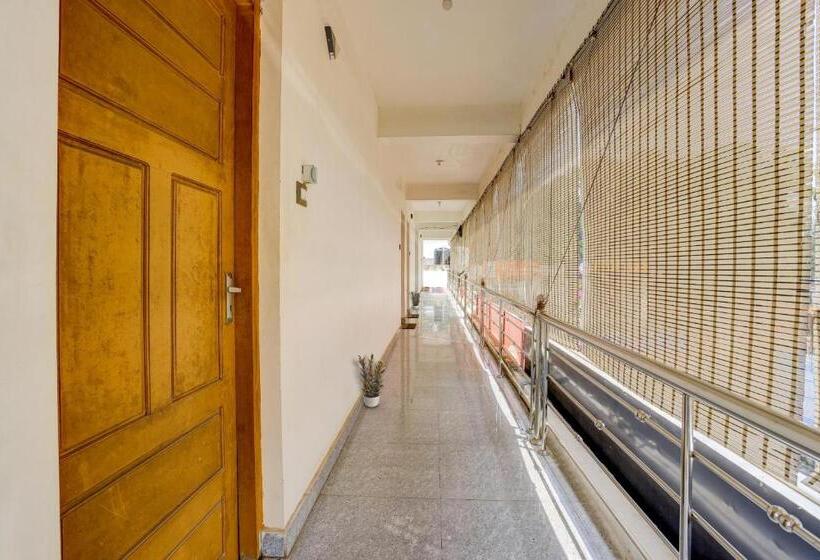 בית מלון כפרי Flagship Vr Nooranad Residency