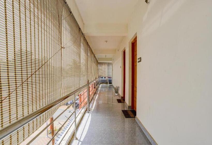 בית מלון כפרי Flagship Vr Nooranad Residency