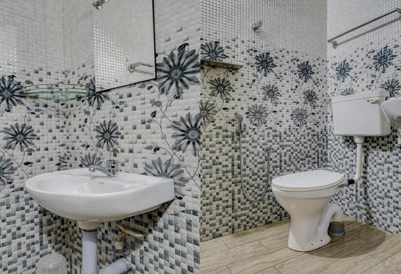 בית מלון כפרי Flagship Vr Nooranad Residency