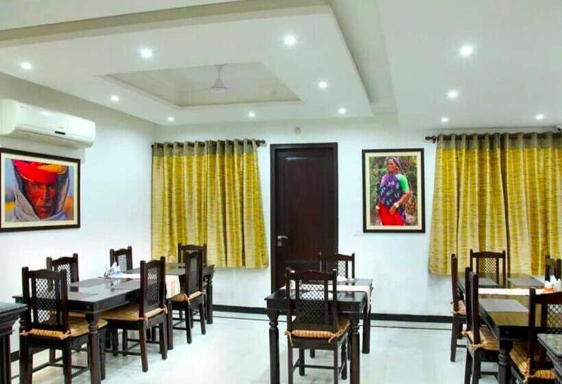 Hotel Oyo 81146 Welcome Agra