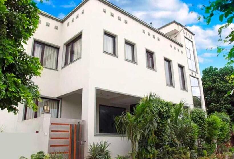 Hotel Oyo 81146 Welcome Agra