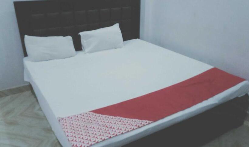 Hotel Oyo 81176 Mahadev Paying Guest House