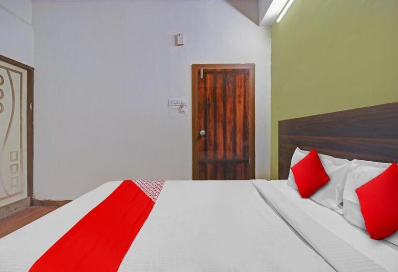 Отель Pop 81014 Abhi Square