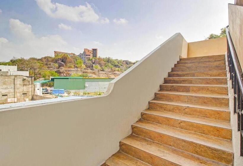 Отель Pop 81014 Abhi Square