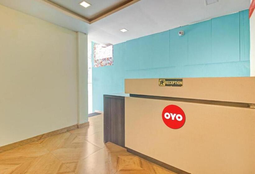 Отель Pop 81014 Abhi Square