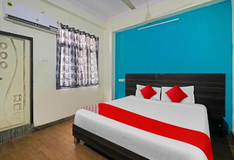 Отель Pop 81014 Abhi Square