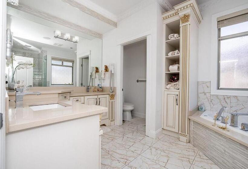 Empress Palace Hotel, Stays