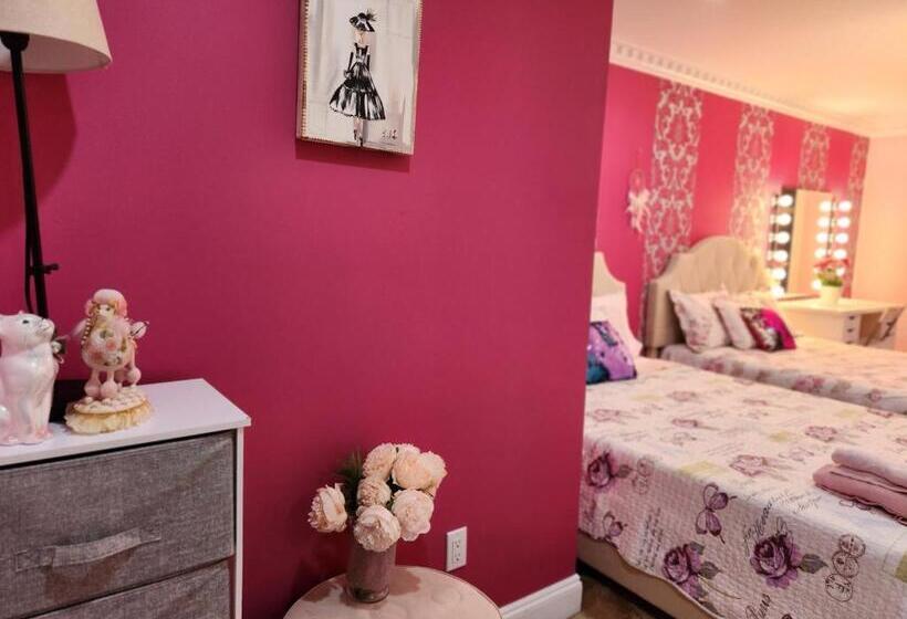 Empress Palace Hotel, Stays