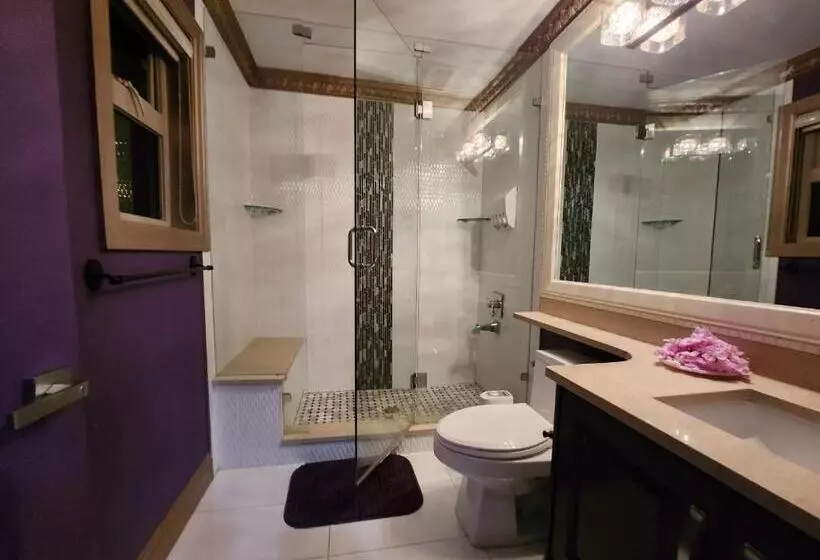 Empress Palace Hotel, Stays