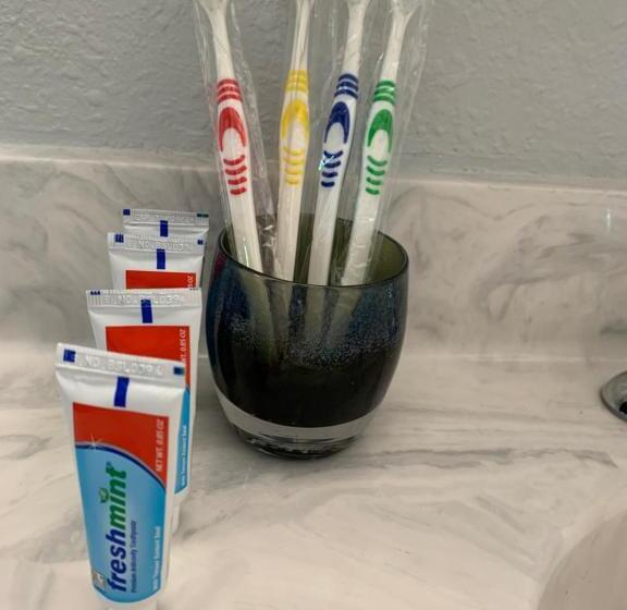 酒店 Stay With Lies L