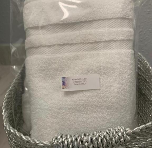 酒店 Stay With Lies L