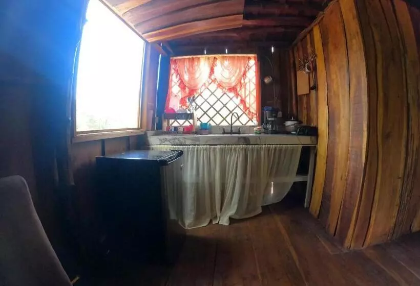 ホテル Tree House Samanea Lodge