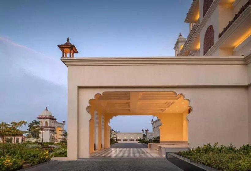 Hotelli Uday Palace Navsari, A Member Of Radisson Individuals