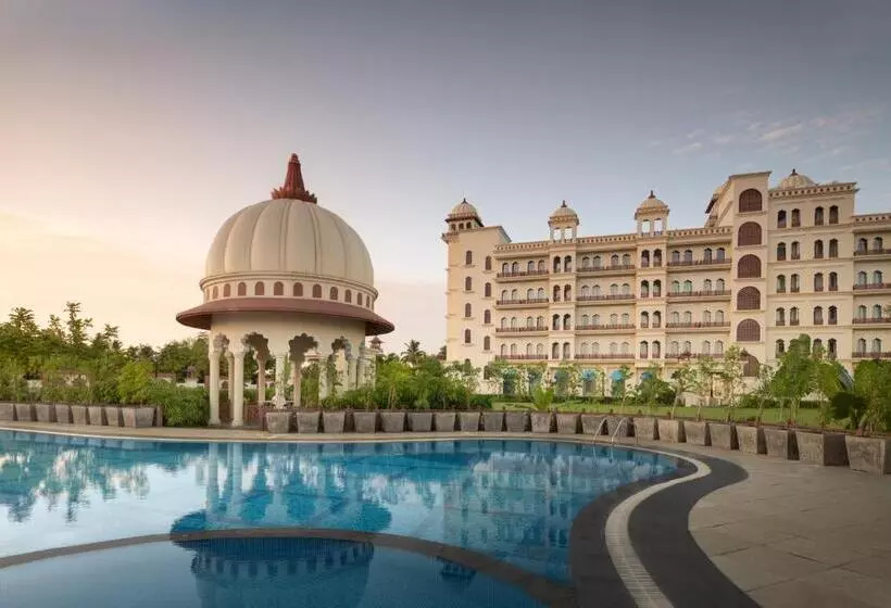 Hotelli Uday Palace Navsari, A Member Of Radisson Individuals
