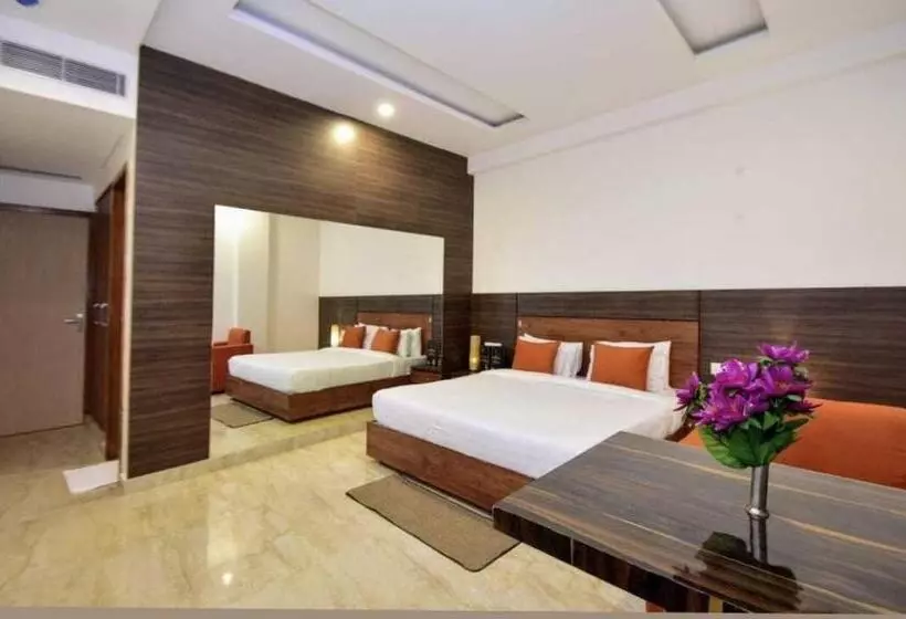 Oyo 81082 Hotel Sukoon