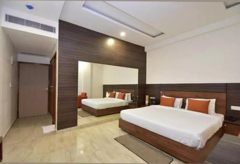 Oyo 81082 Hotel Sukoon