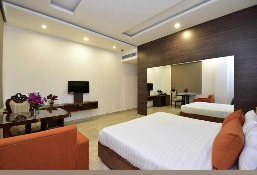 Oyo 81082 Hotel Sukoon