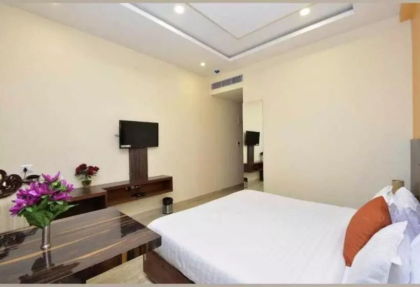 Oyo 81082 Hotel Sukoon