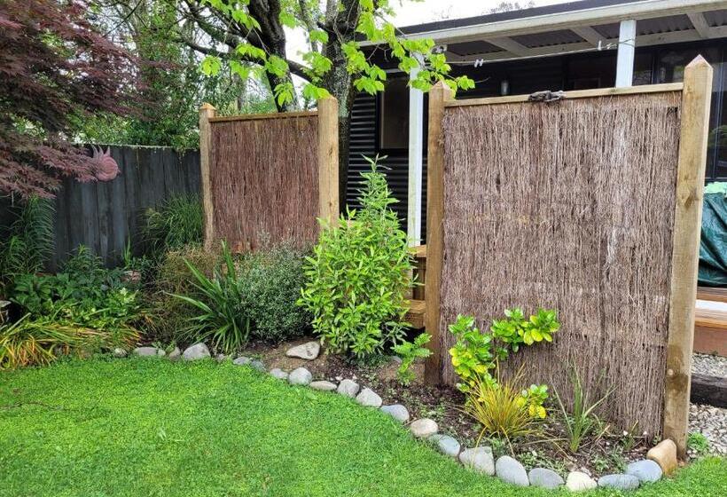 Pensjonat Whare Iti / Little House