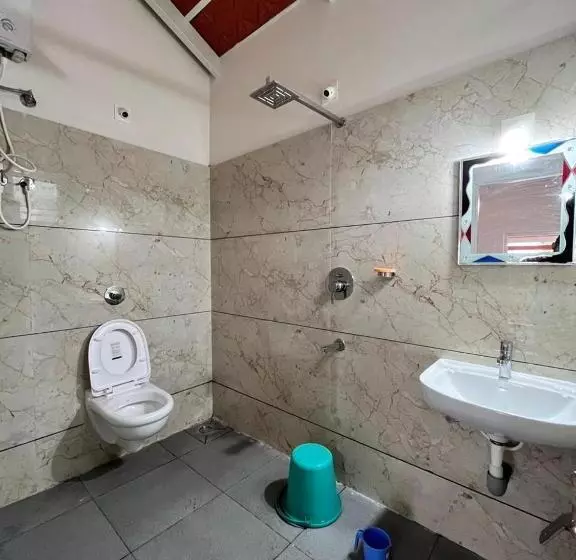 Lomakeskus Thrilok Vihar