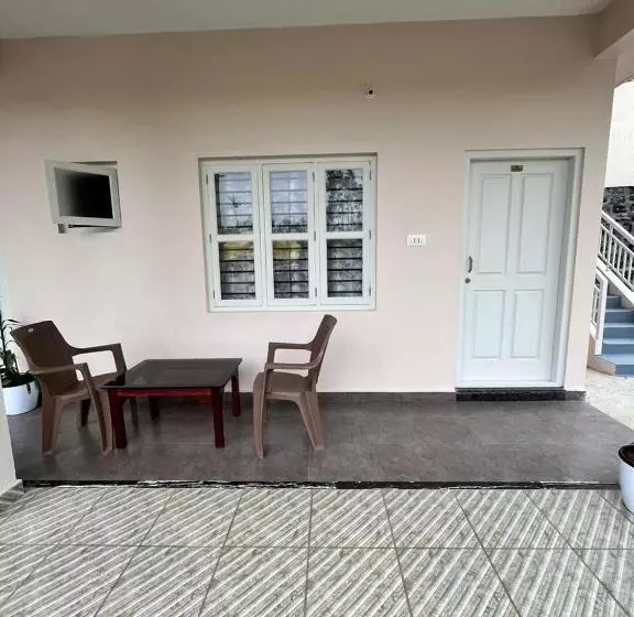 Lomakeskus Thrilok Vihar