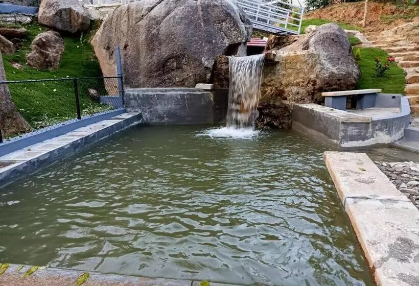 Lomakeskus Thrilok Vihar