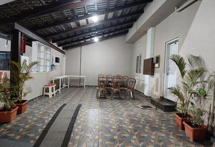 Resort Thrilok Vihar