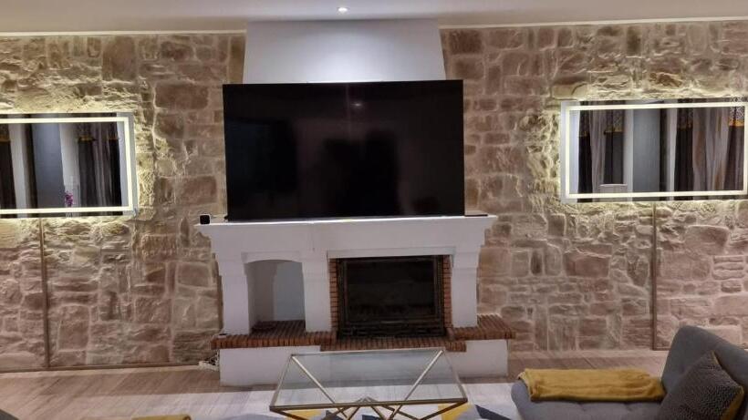 住宿加早餐  La Villa Jacuzzi Et Cinéma Les 300 à 15 Min De Paris Jo 2024 Et Du Stade De France Tarifs Privileges