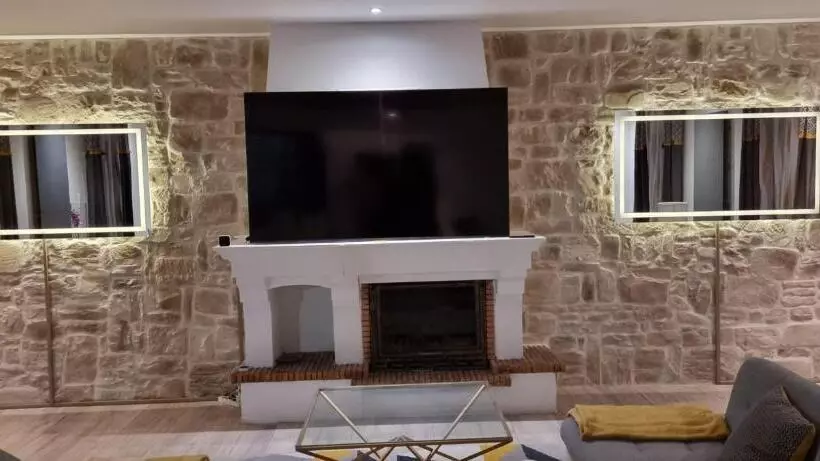 Aamiaismajoitus (B&B) La Villa Jacuzzi Et Cinéma Les 300 à 15 Min De Paris Jo 2024 Et Du Stade De France Tarifs Privileges