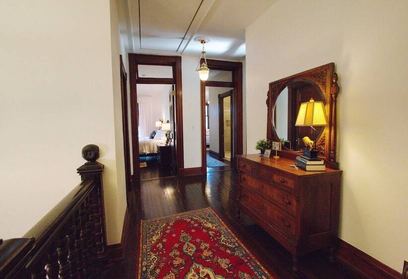 ベッドアンドブレックファースト Louisville Bourbon Inn