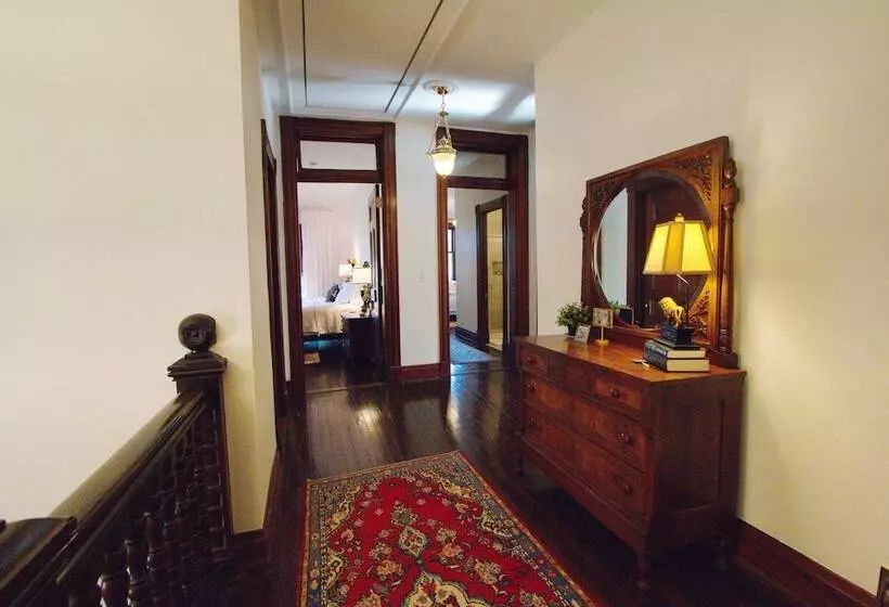 تختخواب و صبحانه Louisville Bourbon Inn
