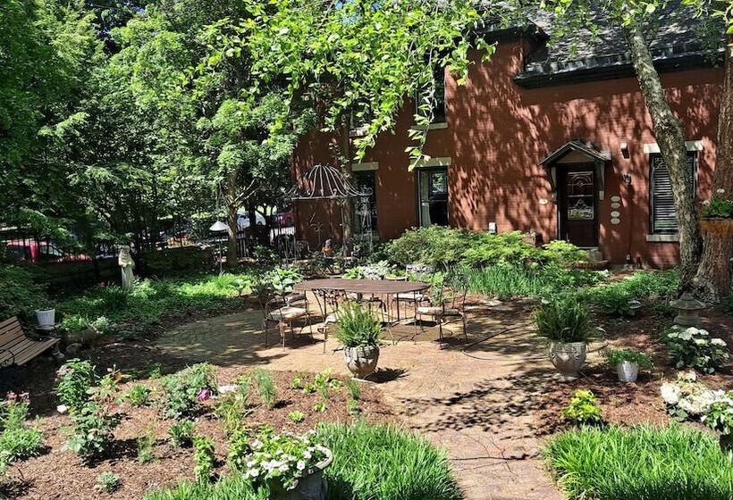 ベッドアンドブレックファースト Louisville Bourbon Inn