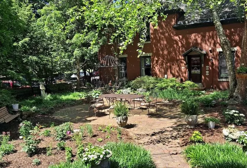 تختخواب و صبحانه Louisville Bourbon Inn