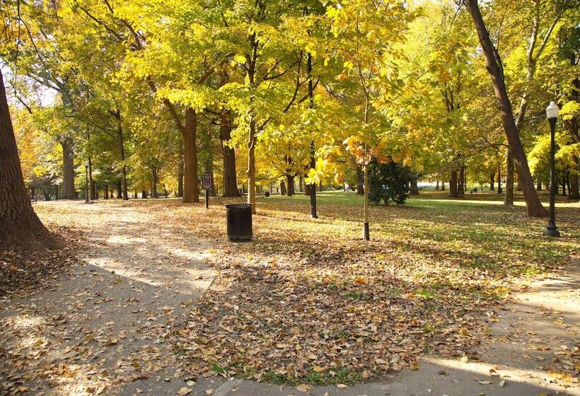 ベッドアンドブレックファースト Louisville Bourbon Inn