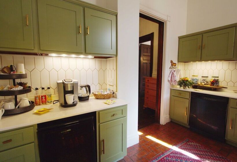 ベッドアンドブレックファースト Louisville Bourbon Inn