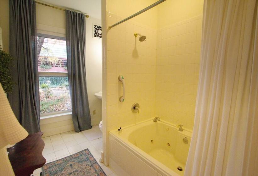 ベッドアンドブレックファースト Louisville Bourbon Inn