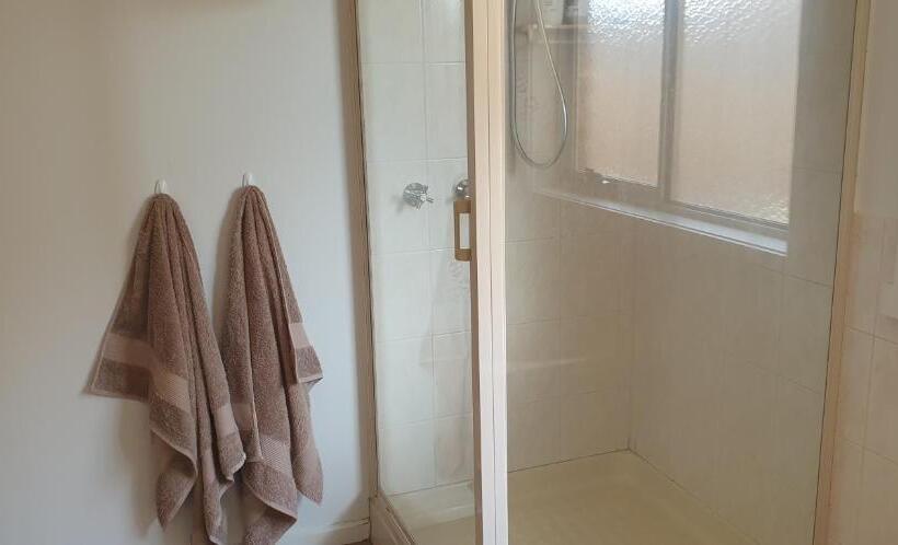 צימר Quiet Room Own Bathroom At Home In Golden Square